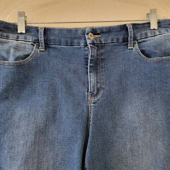 Chicos Bermuda Jean Shorts Womans Size M 1.5 Blue Medium Wash - Picture 2 of 11